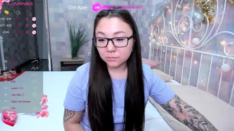 Snapshot of sabrina_sven chatting on 14, 12, 2024 GMT7TueWedThuFriSatSun 0100am-0700am online show from 14, 12, 2024