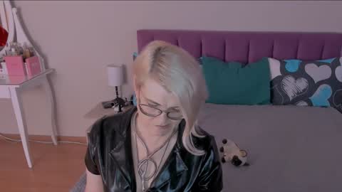 Sabrina MacMarren online show from 27, 1, 2025