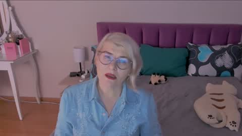 Sabrina MacMarren online show from 28, 1, 2025