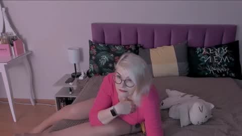 Sabrina MacMarren online show from 4, 2, 2025