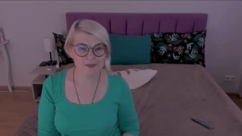 Sabrina MacMarren online show from 9, 2, 2025