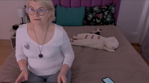 Sabrina MacMarren online show from 11, 2, 2025