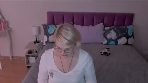 Sabrina MacMarren online show from 22, 2, 2025