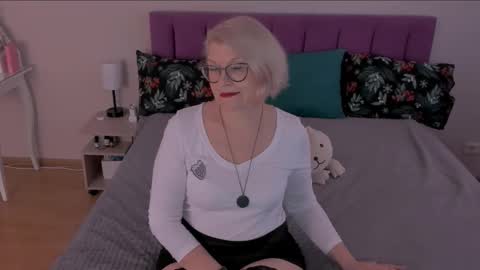 Sabrina MacMarren online show from 8, 3, 2025