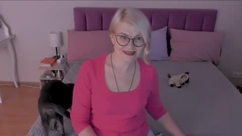 Sabrina MacMarren online show from 12, 3, 2025