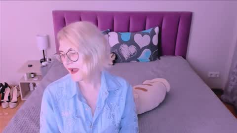 Sabrina MacMarren online show from 8, 9, 2025