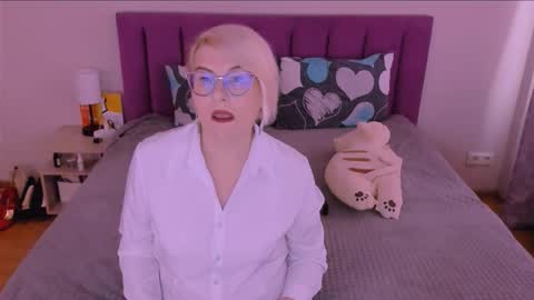 Sabrina MacMarren online show from 5, 10, 2025