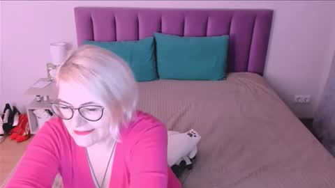 Sabrina MacMarren online show from 1, 11, 2025