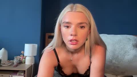 Snapshot of sabrinamasson chatting on 17, 9, 2025 sabrina online show from 17, 9, 2025