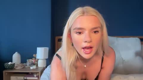 Snapshot of sabrinamasson chatting on 18, 9, 2025 sabrina online show from 18, 9, 2025