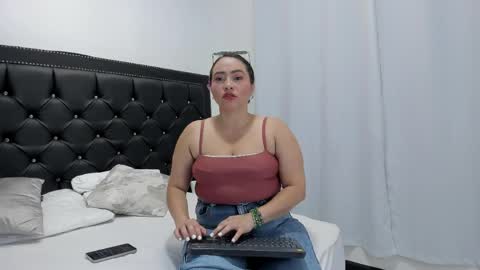 Snapshot of sabrinavantress chatting on 4, 4, 2026 Sabrina Vantress online show from 4, 4, 2026