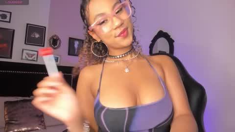 Snapshot of sade_jackson1 chatting on 18, 12, 2025 Sophie online show from 18, 12, 2025