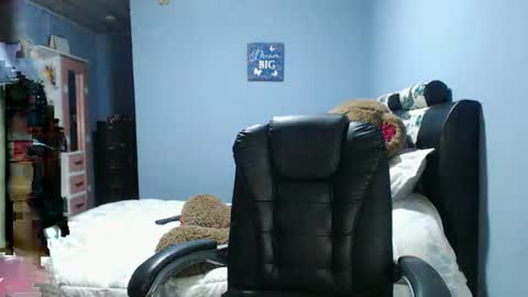 Snapshot of sahotlove1 chatting on 16, 4, 2026 Karina online show from 16, 4, 2026