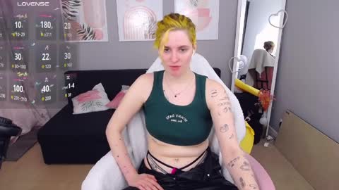 Snapshot of saidaray chatting on 4, 4, 2026 Adel online show from 4, 4, 2026