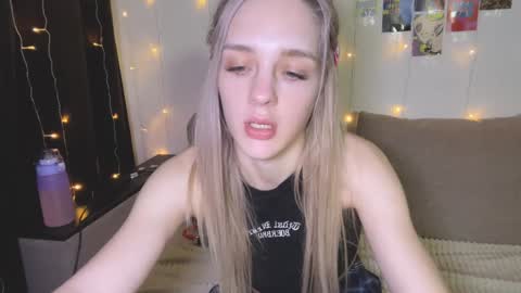 Snapshot of sailormoon666_ chatting on 1, 1, 2025 Sofia online show from 1, 1, 2025