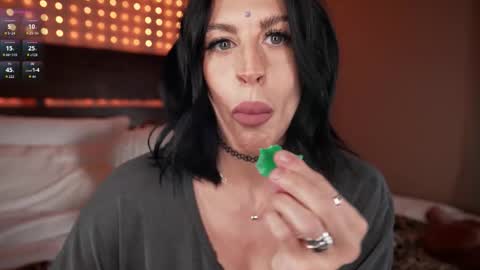 Snapshot of saintjade chatting on 3, 11, 2025 saintjade online show from 3, 11, 2025