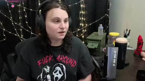 Snapshot of salacious_bunny chatting on 12, 4, 2026 salacious_bunny online show from 12, 4, 2026