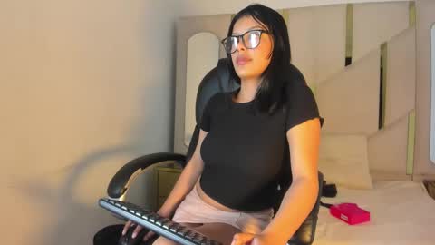 Snapshot of salmaportman_ chatting on 12, 3, 2026 salmaportman_ online show from 12, 3, 2026