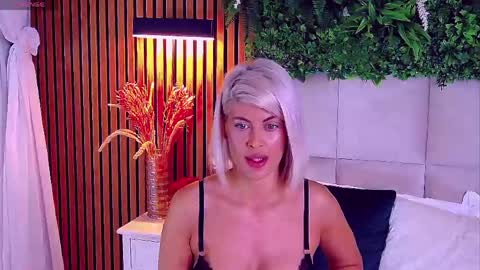 Snapshot of salmaroze chatting on 24, 4, 2026 SalmaRoze online show from 24, 4, 2026