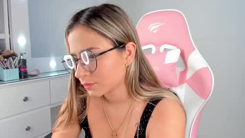 Snapshot of saloome_miller chatting on 5, 3, 2025 Salome online show from 5, 3, 2025