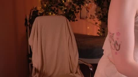 Snapshot of salt_mira chatting on 2, 4, 2026 salt_mira online show from 2, 4, 2026