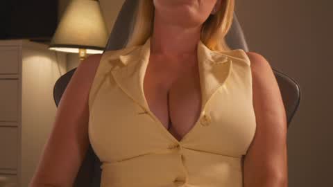 IsaBella-  online show from 8, 9, 2025