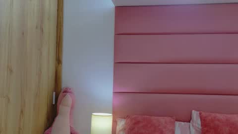 Snapshot of sam_and_lisa_ chatting on 8, 11, 2025 sam_and_lisa_ online show from 8, 11, 2025