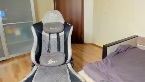 Snapshot of sam_huston18 chatting on 29, 10, 2025 BACK IN 2 WEEKS online show from 29, 10, 2025