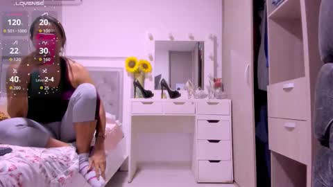 Snapshot of samanta_65 chatting on 25, 11, 2025 carolina online show from 25, 11, 2025