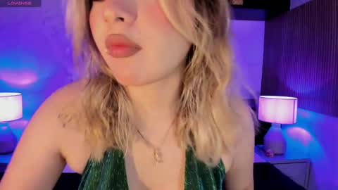 Snapshot of samanta_bone chatting on 10, 2, 2025 Samanta online show from 10, 2, 2025