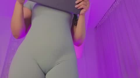 Snapshot of samanta_william chatting on 21, 10, 2025 samanta online show from 21, 10, 2025