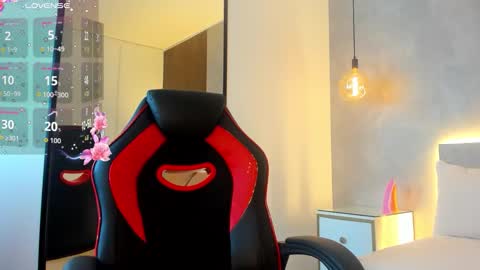 Snapshot of samantha_17_ chatting on 28, 10, 2025 S A M A N T H A online show from 28, 10, 2025