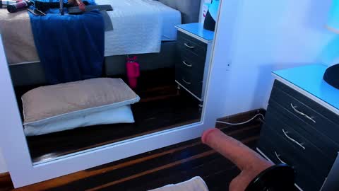 Samantha Vega online show from 7, 3, 2025