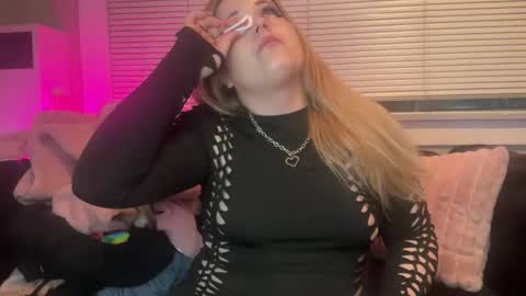 Snapshot of samanthafever chatting on 1, 12, 2025 samanthafever online show from 1, 12, 2025