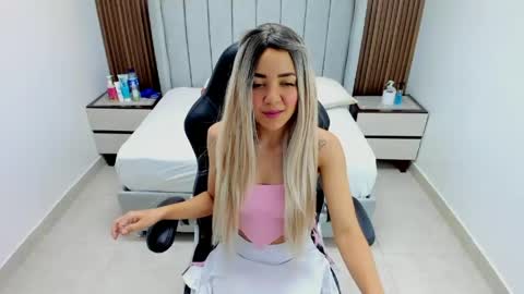 Snapshot of samanthagregory1 chatting on 6, 5, 2026 S A M A N T H A online show from 6, 5, 2026