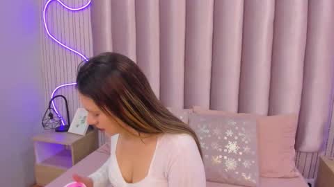 Snapshot of samanthapeachs chatting on 13, 11, 2025 Alejandra online show from 13, 11, 2025