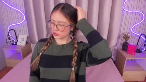 Snapshot of samanthapeachs chatting on 2, 12, 2025 Alejandra online show from 2, 12, 2025