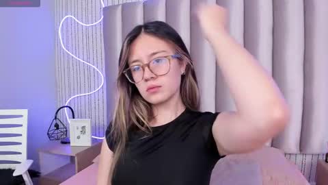 Snapshot of samanthapeachs chatting on 4, 2, 2026 Alejandra online show from 4, 2, 2026