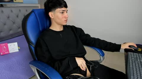 Snapshot of samblack_ chatting on 15, 4, 2026 Sam online show from 15, 4, 2026