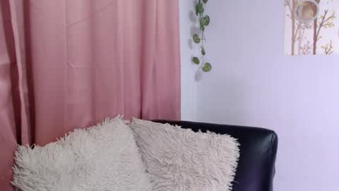 Snapshot of samira_lennox chatting on 15, 4, 2026 SAMIRA online show from 15, 4, 2026