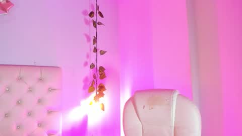 Snapshot of sammy_scott1 chatting on 8, 11, 2025 Samantha online show from 8, 11, 2025