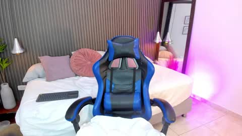 Snapshot of sammybrunette1 chatting on 16, 4, 2026 Axel online show from 16, 4, 2026