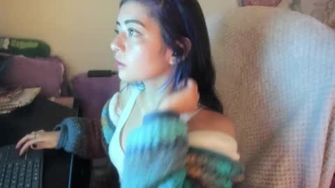   online show from 3, 12, 2025