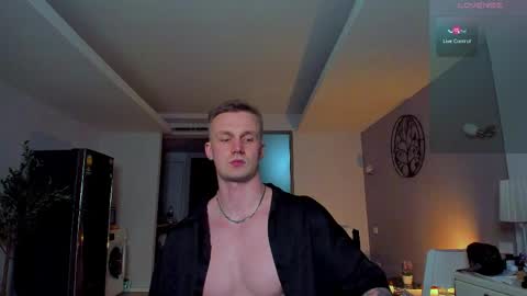 Snapshot of samuel_andrew chatting on 1, 4, 2026 Samuel online show from 1, 4, 2026