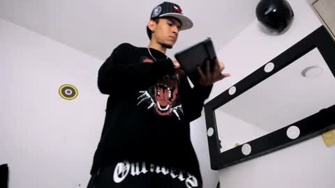 Snapshot of samuel_suarez chatting on 3, 4, 2026 online show from 3, 4, 2026