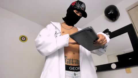 Snapshot of samuel_suarez chatting on 5, 4, 2026 online show from 5, 4, 2026