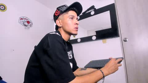 Snapshot of samuel_suarez chatting on 15, 4, 2026 online show from 15, 4, 2026