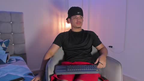 Snapshot of samxx_muscle chatting on 28, 9, 2025 samxx_muscle online show from 28, 9, 2025