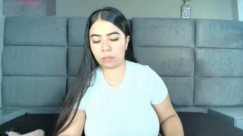 Snapshot of samy_grey01 chatting on 2, 12, 2025 S A M Y G R E Y online show from 2, 12, 2025