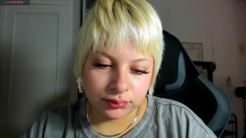 Snapshot of samymoon3 chatting on 7, 7, 2026 Samymoon online show from 7, 7, 2026